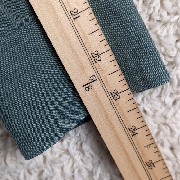 Van Heusen* Men's Long Sleeve Button Down Curved Hem Chest Pocket Shirt~ Large - Picture 10 of 10